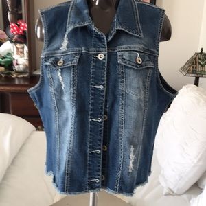 Distressed plus size denim vest like new
